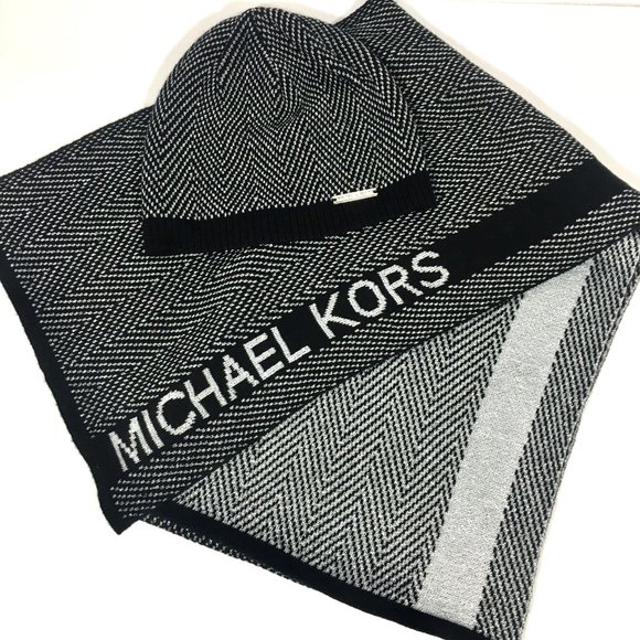 Michael Kors Zig Zag Scarf & Beanie Hat Set - NEW - Picture 1 of 7